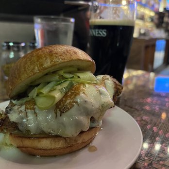 The Wolfhound Bar and Kitchen - Chicken sandwich - Bars Near Me - Chicago, Illinois