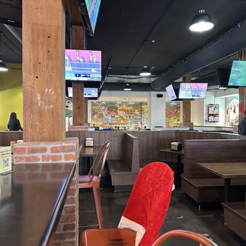 Tipsy Putt  - Big, bright and open. - Pubs Near Me - Monterey, California