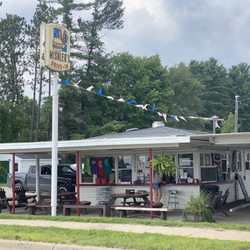 Mishler's Drive In - Mishler's Drive-In, from the road. Easy to spot, hard to pass by!!