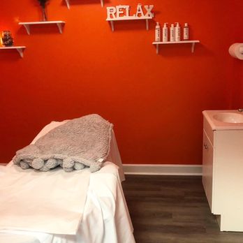 Bombay Brow Salon - Facial room - Threading Services Near Me - Hermitage, Tennessee