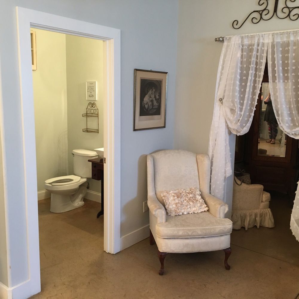 Meadow Creek Farm - Inside the Bridal Suite - Venues & Event Spaces Near Me - Toney, Alabama