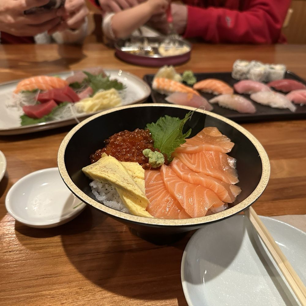 Kazoku - Salmon Ikura Don - Sushi Bars Near Me - Edmonds, Washington