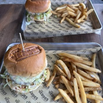 Los Verdes - Carne Vegetariana
Veggie Burger * Impossible Burger® y Carne, muy delicioso - Burgers Near Me - Hallandale Beach, Florida Los Verdes - Carne Vegetariana
Veggie Burger * Impossible Burger® y Carne, muy delicioso - Burgers Near Me - Hallandale Beach, Florida