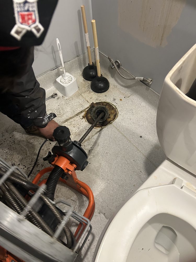 Slide of Handyman services by Abel Cruz