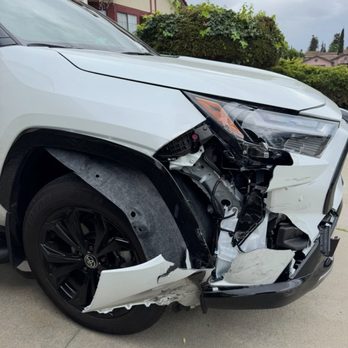 T&T Cali Collision Center - Damage sustained from car accident - Body Shops Near Me - San Jose, California T&T Cali Collision Center - Damage sustained from car accident - Body Shops Near Me - San Jose, California