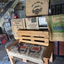 Koko Crater Coffee Roasters - Bench where her dog was keeping watch!