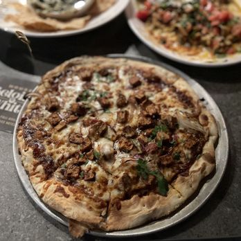 Yard House - BBQ Chicken (gardein)  Pizza - Bars Near Me - Coral Gables, Florida