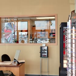Doyle Optométristes & Opticiens - Service 1 heure pour le taillage de vos lentilles avec notre laboratoire sur place.