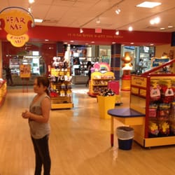 Build-A-Bear Workshop - Making a pug.