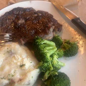 Applebee's Grill + Bar - 12 12 oz. Ribeye* - American Near Me - Mechanicsville, Virginia Applebee's Grill + Bar - 12 12 oz. Ribeye* - American Near Me - Mechanicsville, Virginia