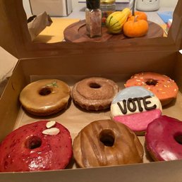 Donuts, vote cookie
