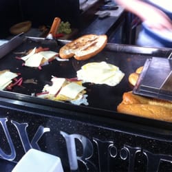 Emir Pamuk Büfe - Crazy good sandwiches!