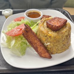 Nelly Latin Restaurant - Queso Mofongo con Salada