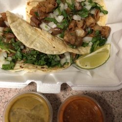Tienda Y Taqueria El Tacontentoo - Tacos