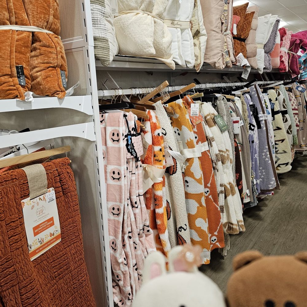 Home Goods Store Huntington Park, CA 90255 - Last Updated August