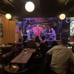 Mojo Blues Bar - Stage