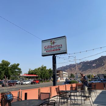 Giliberto's Mexican Taco Shop - Outdoor seating next to major road leading to Arches National Park - Mexican Near Me - Moab, Utah Giliberto's Mexican Taco Shop - Outdoor seating next to major road leading to Arches National Park - Mexican Near Me - Moab, Utah
