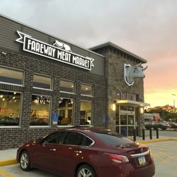 Fareway Meat Market - View from Lincoln Way looking west
