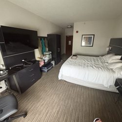 Holiday Inn Express & Suites Grand Forks - Large bedroom