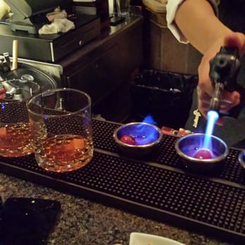 Gallery Bar & Grill - Preparing an old fashion - Cocktail Bars Near Me - Los Angeles, California