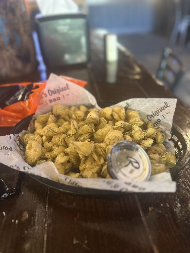 Food from Moe's Original Bar B Que