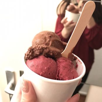 Bizziice - Dark Chocolate and Blackberry (€3.80) - Ice Cream & Frozen Yogurt Near Me - Frankfurt, HE Bizziice - Dark Chocolate and Blackberry (€3.80) - Ice Cream & Frozen Yogurt Near Me - Frankfurt, HE