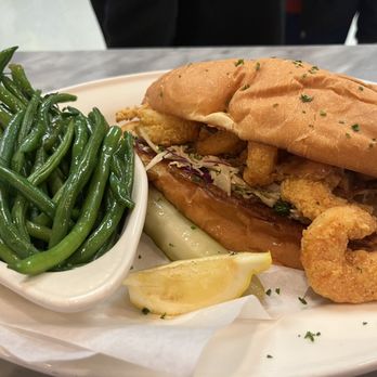 Pappadeaux Seafood Kitchen - Shrimp Po-Boy Sandwich with Green Beans - Seafood Near Me - Dallas, Texas Pappadeaux Seafood Kitchen - Shrimp Po-Boy Sandwich with Green Beans - Seafood Near Me - Dallas, Texas