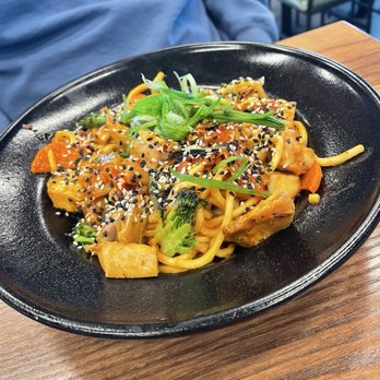 30hop - Spicy Peanut Noodles with Chicken - Breakfast & Brunch Near Me - OMAHA N, Nebraska 30hop - Spicy Peanut Noodles with Chicken - Breakfast & Brunch Near Me - OMAHA N, Nebraska
