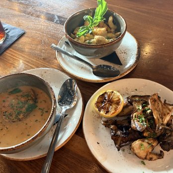 GRANVILLE - Grilled mushrooms, uptown mac & cheese, garlic, tomato bisque soup - New American Near Me - Pasadena, California