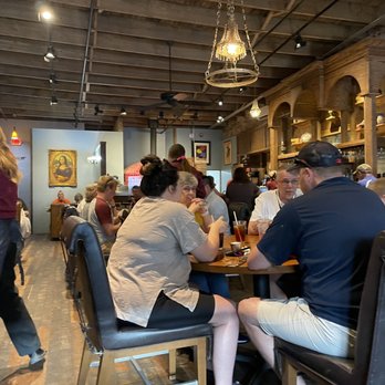 Marioochi’s Pizzeria - Dining area - Pizza Near Me - Sparta, Tennessee
