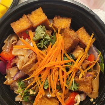 Tid Din - Drunken noodle with fried tofu - Thai Near Me - San Diego, California