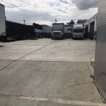 Mobile Lift Gate Service - Commercial Truck Repair Near Me - Gardena, California Mobile Lift Gate Service - Commercial Truck Repair Near Me - Gardena, California