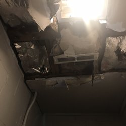 Lee's Hoagie House - The bathroom ceiling....