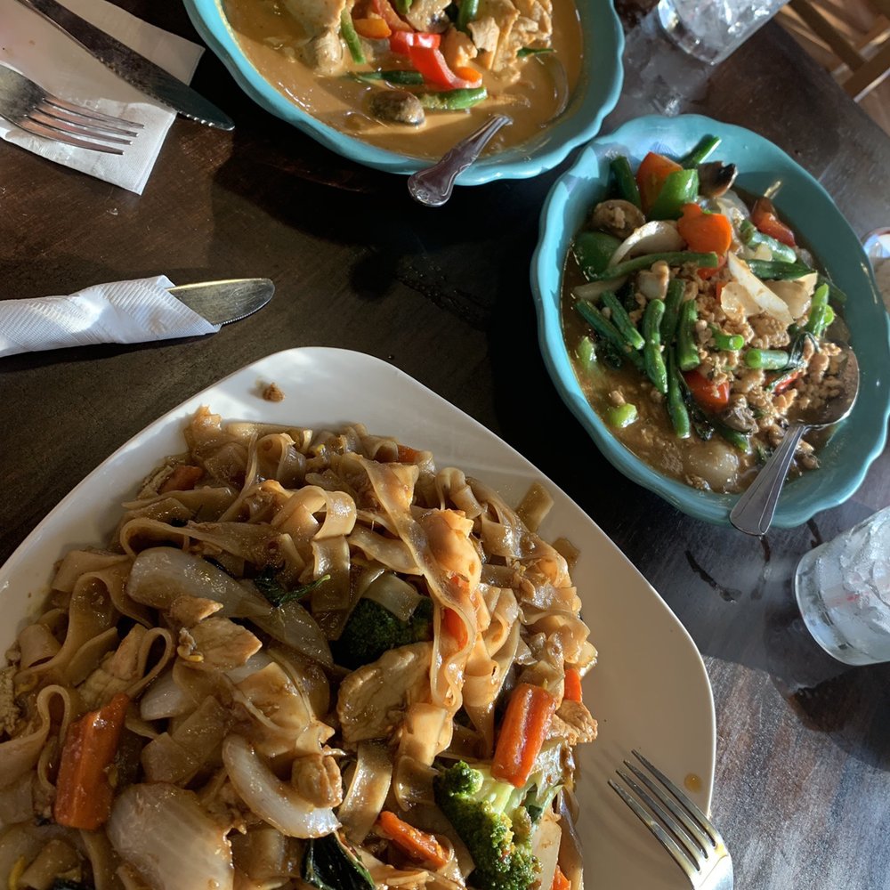 Lotus Thai House - Pad Kee Mao, Panang Curry, Thai Style Basil Chicken - Thai Near Me - Parma, Ohio Lotus Thai House - Pad Kee Mao, Panang Curry, Thai Style Basil Chicken - Thai Near Me - Parma, Ohio