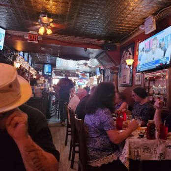 The Kettle Black - Full House on Wing Night! - Chicken Wings Near Me - Brooklyn, New York The Kettle Black - Full House on Wing Night! - Chicken Wings Near Me - Brooklyn, New York
