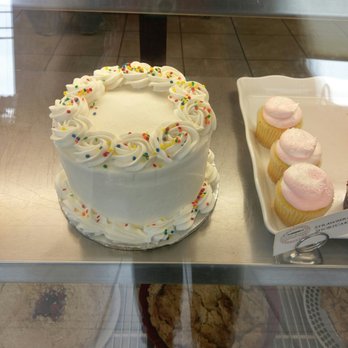 Louie's Bakery - They make birthday cakes! - Bakeries Near Me - Emmaus, Pennsylvania Louie's Bakery - They make birthday cakes! - Bakeries Near Me - Emmaus, Pennsylvania