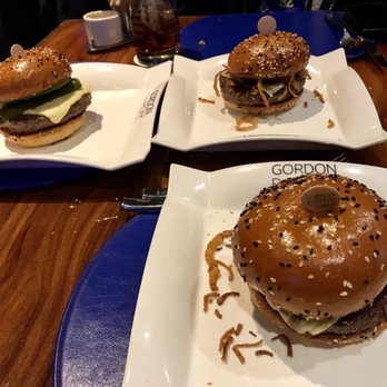 Gordon Ramsay Burger Las Vegas - Hell's Kitchen and stout the best ones on the menu - Burgers Near Me - Las Vegas, Nevada Gordon Ramsay Burger Las Vegas - Hell's Kitchen and stout the best ones on the menu - Burgers Near Me - Las Vegas, Nevada