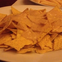 JJ's Corner - Nachos con formaggio fuso piccante