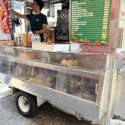 Brunch Cart - Friendly guy & his cart - VN
