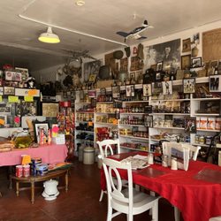 Teani's Italian Deli - Inside