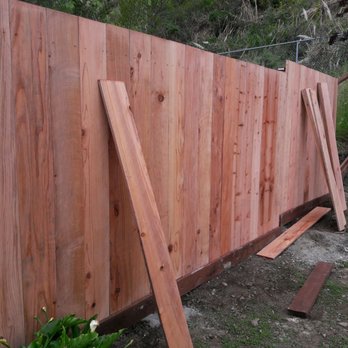Arnulfo Cano Gardening Service - a fence being built - Landscaping Near Me Arnulfo Cano Gardening Service - a fence being built - Landscaping Near Me