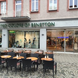 United Colors of Benetton - Nach dem Besuch im Benetton eine Auszeit fällig? Ein nettes Café ist gleich neben an