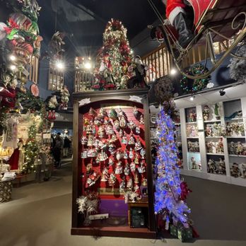 Kris Kringl - Holiday Decorations Near Me - Leavenworth, Washington