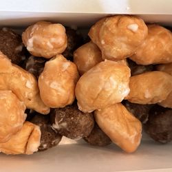 Dunkin' - 25 ct Glazed and Chocolate Glazed Munchkins