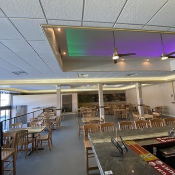 Kapitan - Main dining area with bar - Asian Fusion Near Me - Chicago, Illinois