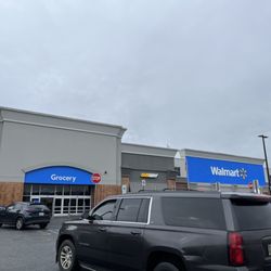 Walmart Supercenter - Outside view from parking lot