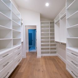 Voyager Closets - Large Walk-in Closet