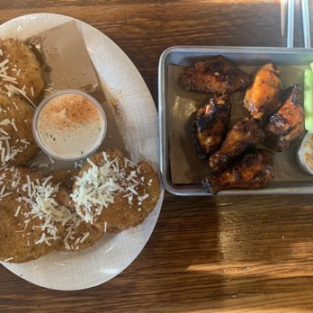 Dinosaur Bar-B-Que - Fried Green Tomatoes & Wings! - Barbeque Near Me - Syracuse, New York