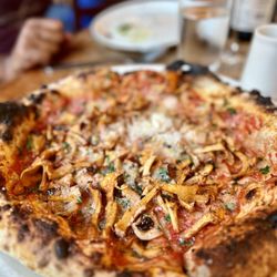 2 Amys Neapolitan Pizzeria - Chanterelle mushroom pizza