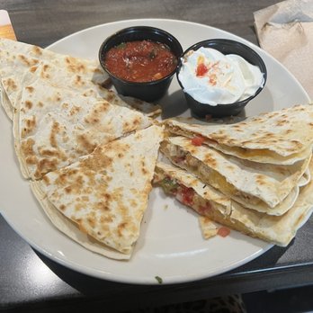 Applebee's Grill + Bar - Chicken Quesadilla - American Near Me - Brooklyn, New York Applebee's Grill + Bar - Chicken Quesadilla - American Near Me - Brooklyn, New York